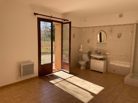 Location Maison 4 pièces 106m² FIGANIERES 83830 - Photo 3