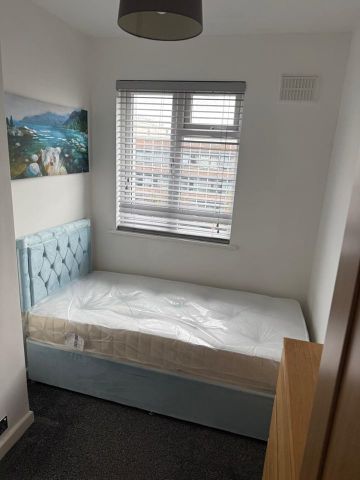Room in a Shared Flat, Imperial Drive, HA2 - Photo 2