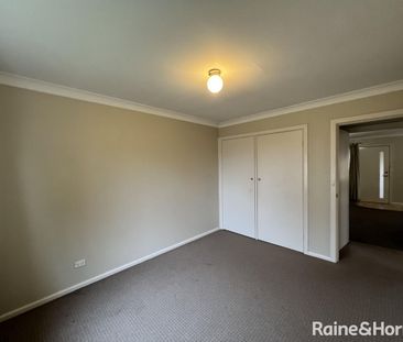 Spacious Two Bedroom Modern Unit - Photo 1