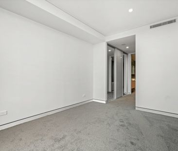 Three bedroom Penthouse with Water Views commanding a prime positio... - Photo 3