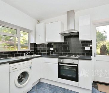 4 bedroom semi-detached house to rent - Photo 5