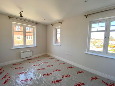 Emerald Avenue, Fleet, Hampshire, GU51 - Photo 3