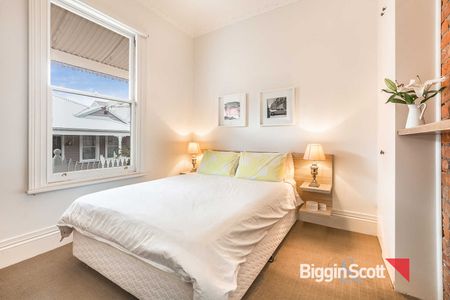 STUNNING 2 BEDROOM VICTORIAN, SIGNATURE RICHMOND STYLE - Photo 2