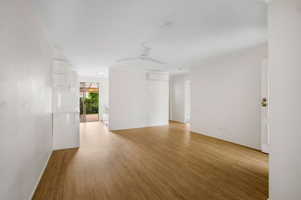 Modern Renovated Apartment in Beachside Complex - Photo 1