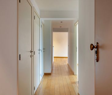 Stijlvol appartement met twee slaapkamers en badkamers - Photo 1