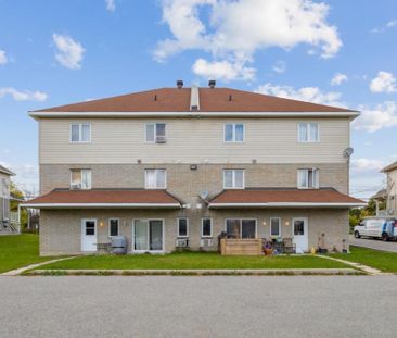 Beau 5 et demi, Haut d'un Triplex récent, Octobre 2026 - Photo 2