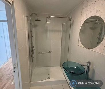 1 bedroom in a flat share to rent - Photo 5