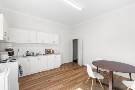 Spacious And Refurbished One Bedroom Home - Photo 4