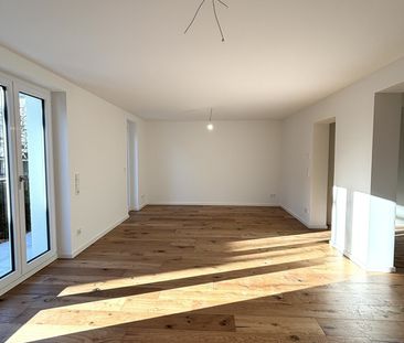 Moderne 2-Zimmer-Wohnung in hochwertigem Neubau mit Terrasse & Stel... - Foto 1