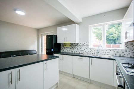 5 bedroom terraced house to rent - Photo 5