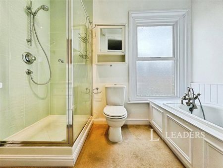 4 bedroom terraced house to rent - Photo 5