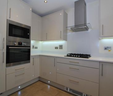 3 bedroom terraced house to rent - Photo 2