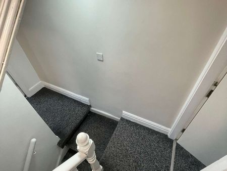 Claremont Avenue Room 4 - Photo 5