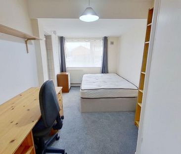 4 bedroom semi-detached house to rent - Photo 5