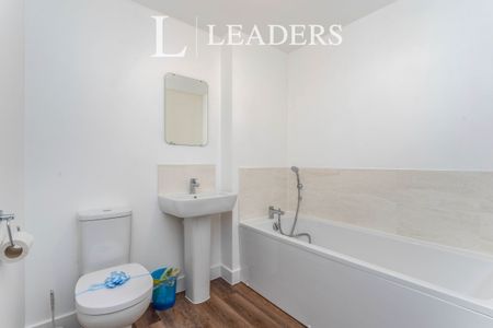 3 bedroom house to rent Whiteley Way, Curbridge, Southampton, SO30 - Photo 3