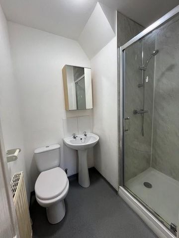 1 bedroom in a house share to rent - Photo 5