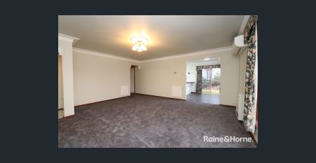 Neat & Tidy unit in South Bathurst- Available 14.1.2026 - Photo 2