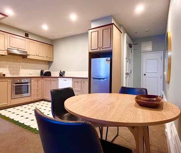 One-Bedroom Apartment in Iconic Heritage Building - Photo 2