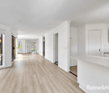 Spacious Family Living in the Heart of Roxburgh Park - Photo 1