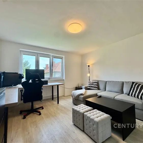 Byt po kompletní rekonstrukci s vybavením 2+1 s balkónem, 57 m - Photo 1