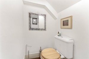 St James`s Terrace, London, SW12 - Photo 2