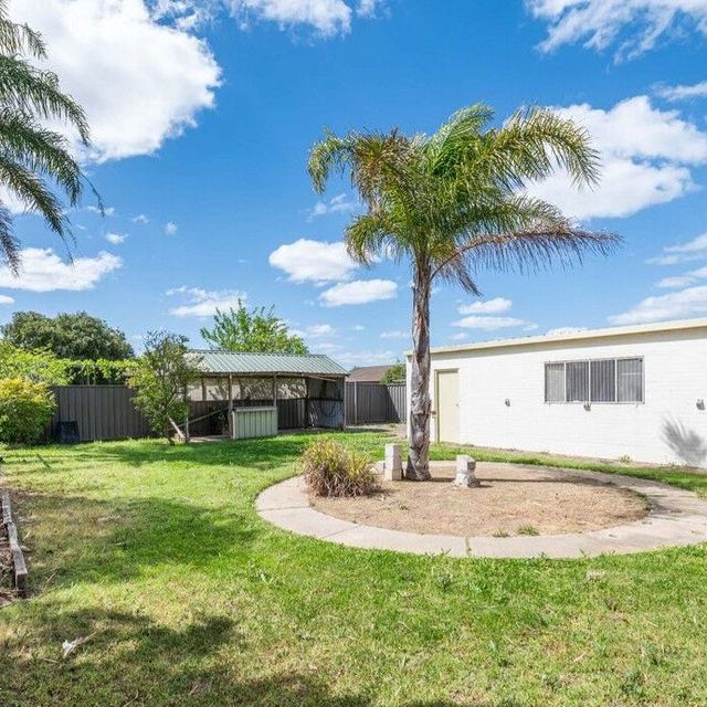 Well Presented with Ample Shedding! - Photo 1