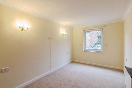 1 bedroom retirement property to rent - Photo 5