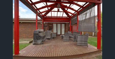 Spacious 3 Bedroom Family Home in Prime Wheelers Hill Location - Photo 2