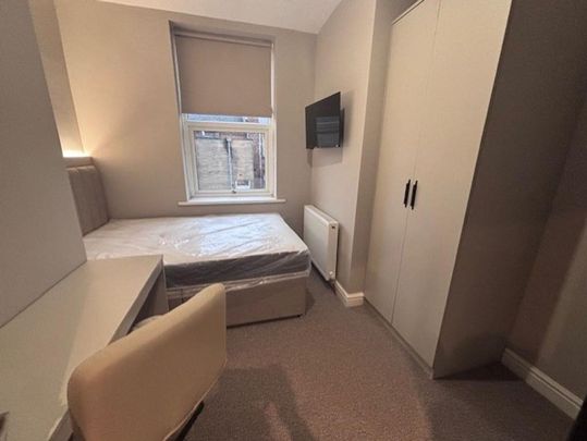 6 bedroom house of multiple occupation to rent - Photo 1