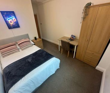 4 bedroom flat share to rent - Photo 1