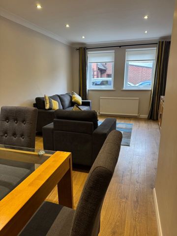 2 Bed Semi-Detached House, Pelham Cottages, NG7 - Photo 2