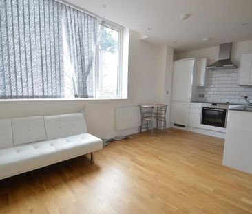 8 Bath Road, 8 Bath Road, Slough,SL1 - Photo 2