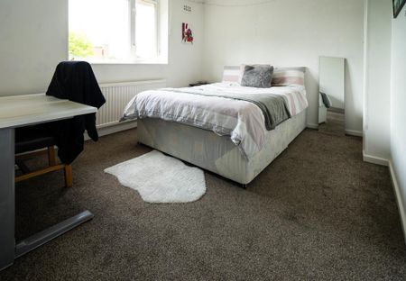 4 bedroom terraced house to rent - Photo 5