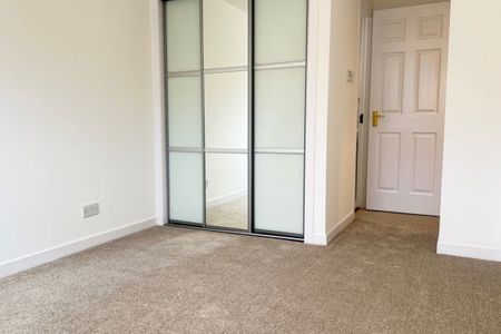 2 Bed Flat - Photo 4