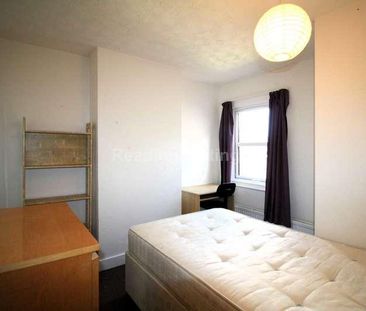 Brighton Road, Reading, RG6 - Photo 2
