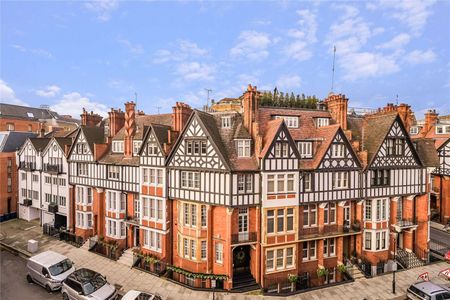 A bright duplex apartment well located for Knightsbridge and Sloane Street. The property is well located for Harrods, Harvey Nicholls and Knightsbridge underground station. - Photo 2