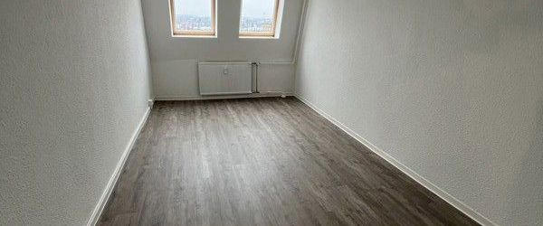 Sanierte 3-Raum-Wohnung im Dachgeschoss! - Foto 1