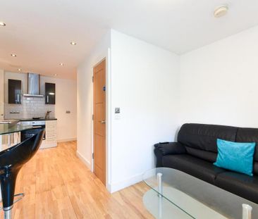 1 bedroom in a flat share to rent - Photo 6