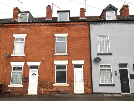 4 bedroom terraced house to rent - Photo 3