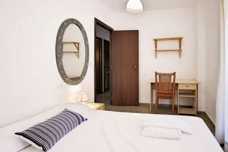 Carrer de Xalans, Valencia, Valencian Community 46022 - Photo 2