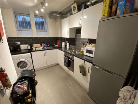 2 bedroom ground floor flat to rent - Photo 4