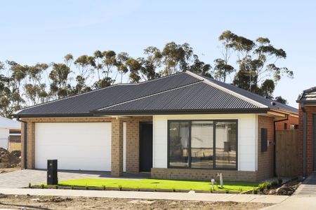Modern Family Living in Everley Estate - Photo 5