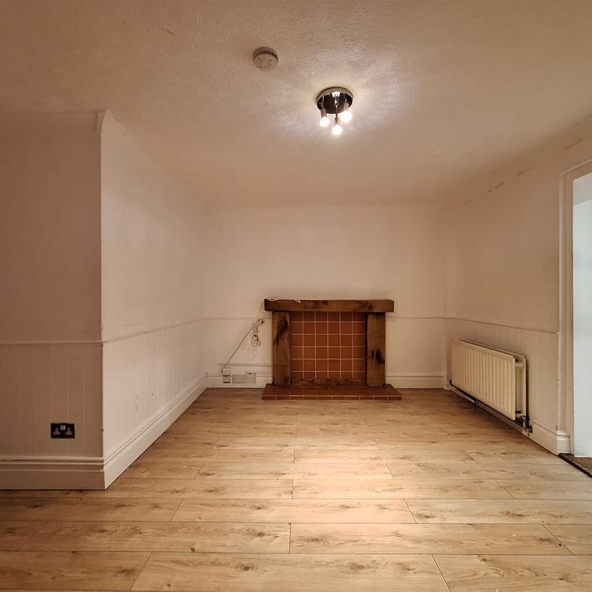 Cunningham Avenue, Enfield EN3, London - Photo 1