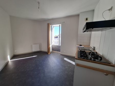 Location Appartement 2 pièces 34m² BARBEZIEUX ST HILAIRE 16300 - Photo 4
