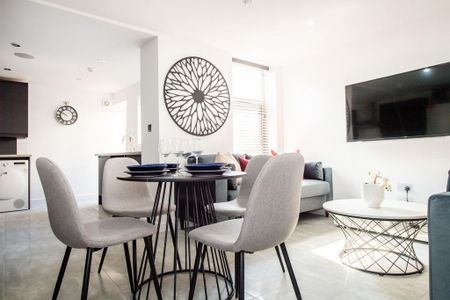 6 bedroom house to rent - Photo 3