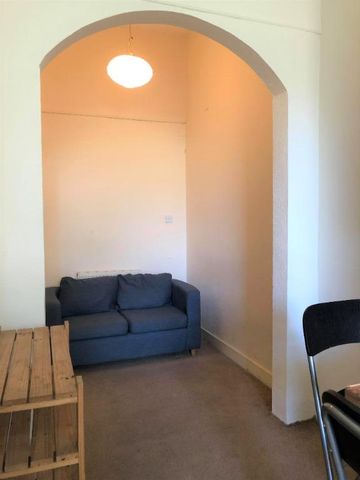 3 bedroom flat to rent - Photo 4