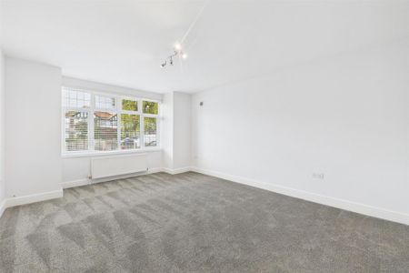 3 bedroom flat to rent - Photo 4