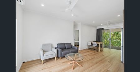 Furnished, modern, two bedroom apartment - Photo 2