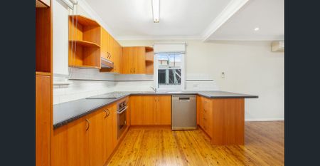 Neat and Tidy Three Bedroom Home - Photo 2