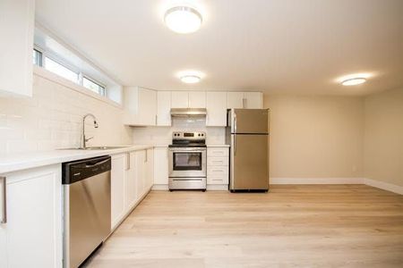For Lease - 2430 Iris Street Unit# B, Parkway Park - Queensway Terrace S and Area, Ontario - Photo 3